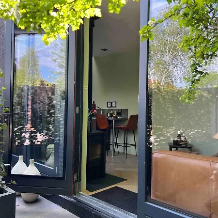 Stylish Private Tiny House 15 Min From Amsterdam Apartment