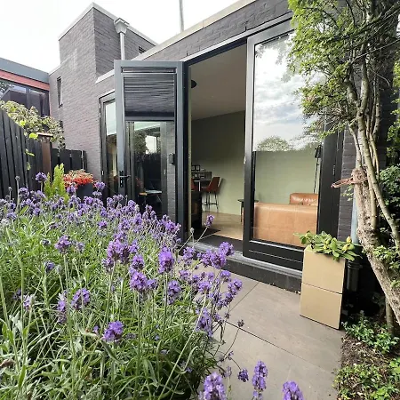 Stylish Private Tiny House 15 Min From Amsterdam Apartment